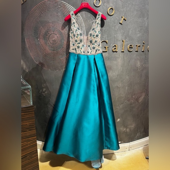 Jovani Teal and Cream Formal prom Dress size 6 - Picture 5 of 8